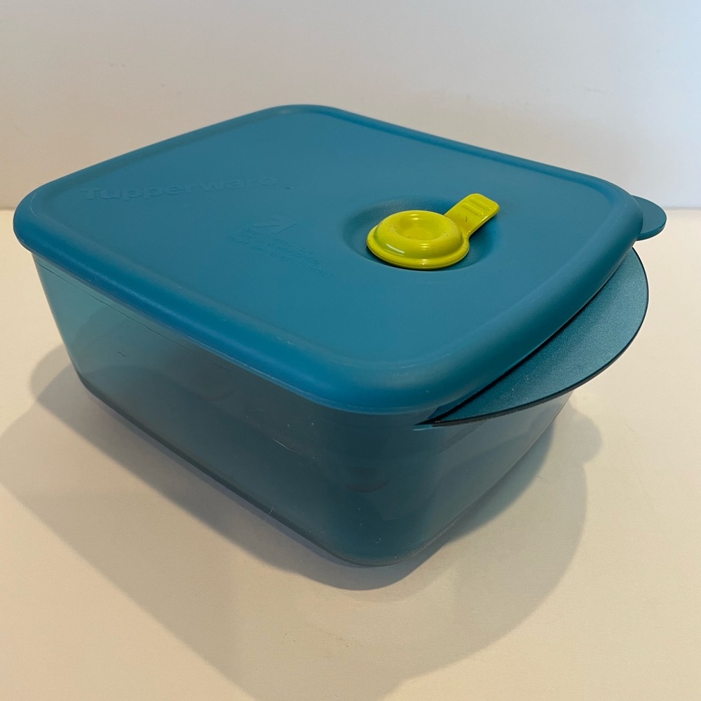 Tupperware Blue and Yellow Vent N Serve Food Container